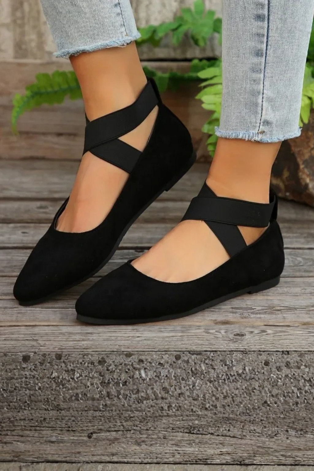 Damen Ballerinas mit spitz zulaufender Spitze und überkreuzten Riemen