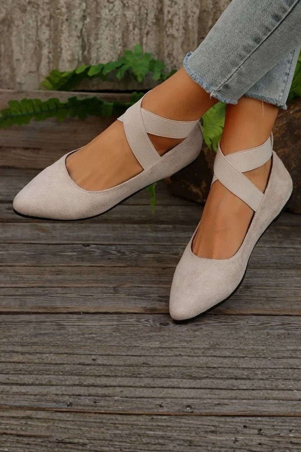 Damen Ballerinas mit spitz zulaufender Spitze und überkreuzten Riemen