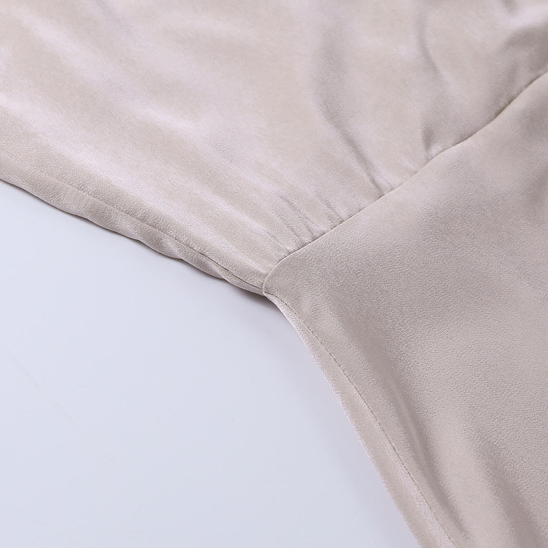 Elegantes Maxikleid für Damen mit Wickeloberteil und hohem Schlitz