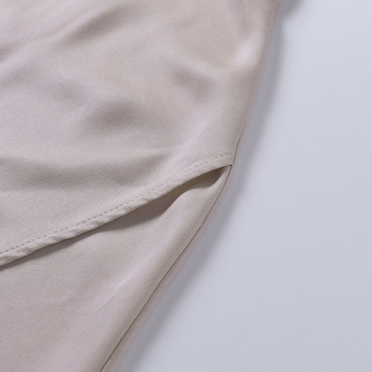 Elegantes Maxikleid für Damen mit Wickeloberteil und hohem Schlitz