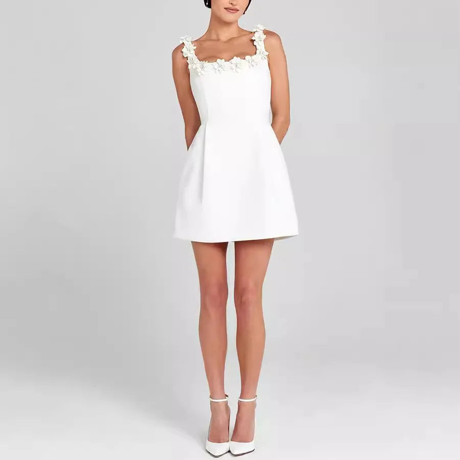 Damen Mini Skater Kleid mit floralen Applikationen und quadratischem Ausschnitt