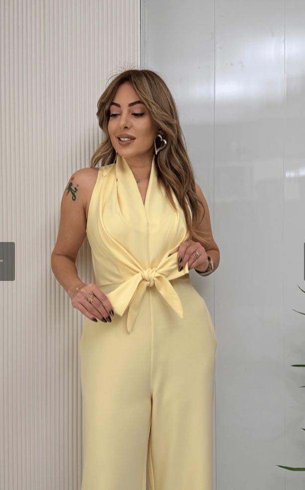 Eleganter Damen-Jumpsuit mit Neckholder und weitem Bein